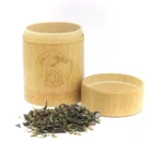 Petit pot en bambou garni de thé